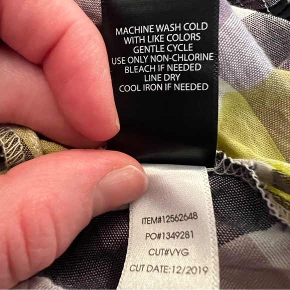 Torrid Sheered Peplum Off Shoulder Checked Plaid  Top Size 3 Good Condition - Picture 7 of 7